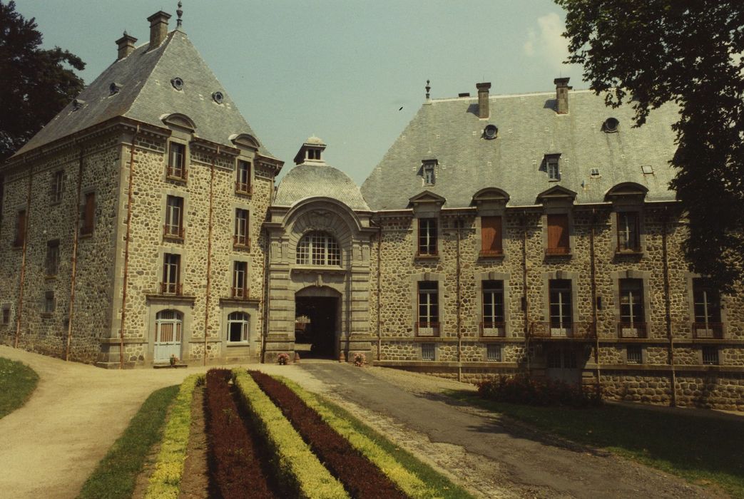 Château de Fabrègues : Ensemble ouest, vue partielle