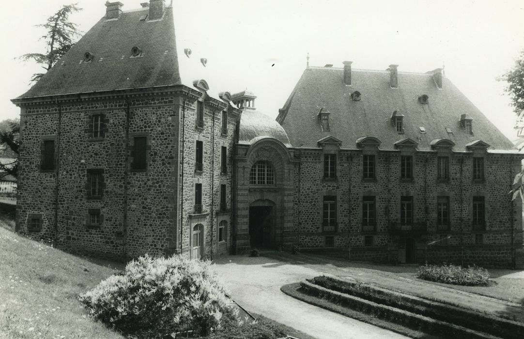 Château de Fabrègues : Ensemble nord-ouest, vue générale