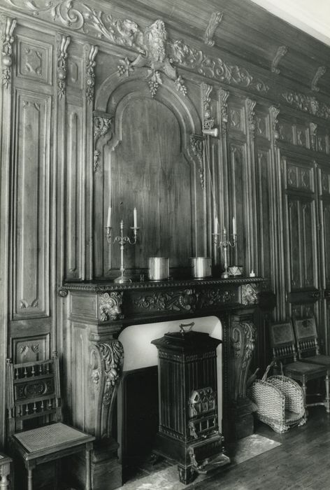 Château de Fabrègues : Aile sud, 1er étage, salle à manger, lambris de revêtement, vue partielle