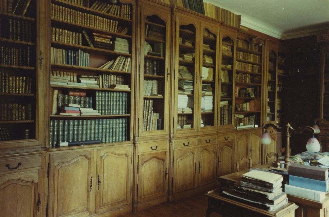 Château de Fabrègues : Aile sud, 1er étage, bibliothèque, vue partielle