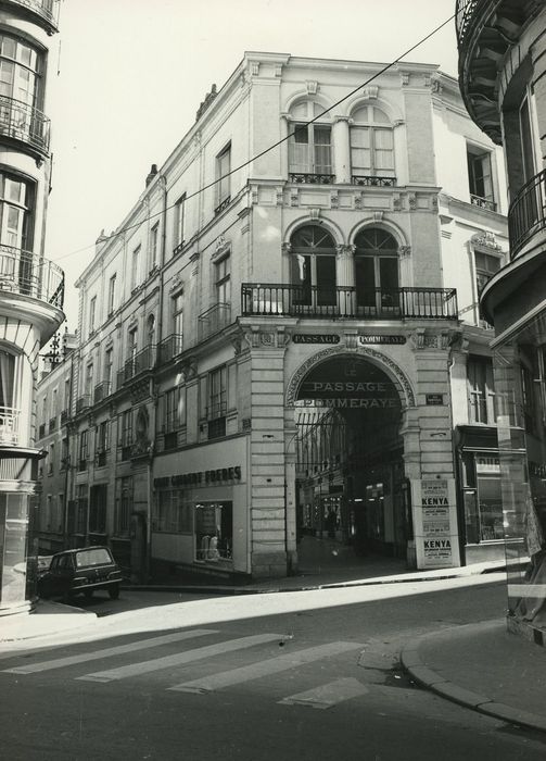 Passage Pommeraye : Façade sur l'angle des rues Santeuil et du Puits d'Argent