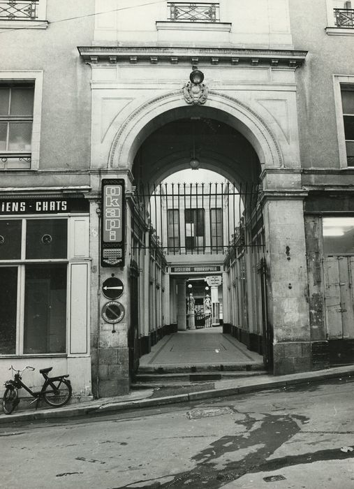 Passage Pommeraye : Porche d'accès sur la rue d'Argent