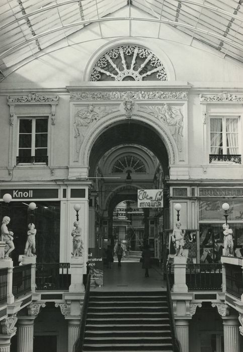 Passage Pommeraye : Galerie haute, vue partielle