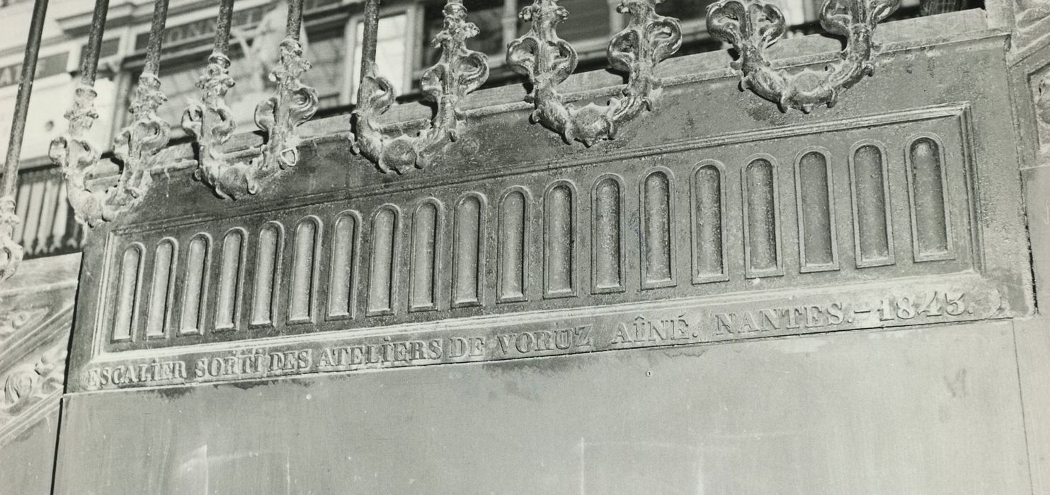 Passage Pommeraye : Escaliers menant à la galerie haute, détail