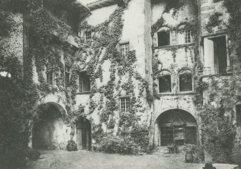 Hôtel de Noailles : Façade sur cour, vue générale