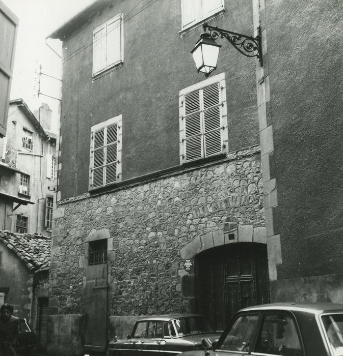 Hôtel de Noailles : Façade nord-est sur la rue de Noailles, vue partielle