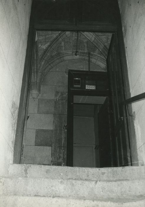 Hôtel de Noailles : Escalier, vue partielle du palier du 1er étage