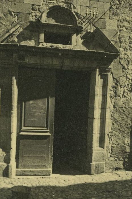 Maison : Porte d'accès sur rue, vue générale