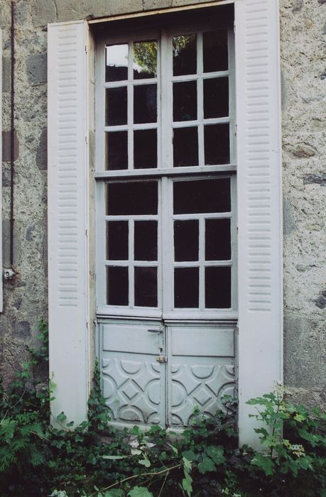 Hôtel de Cébié : Détail d'une porte-fenêtre sur jardin