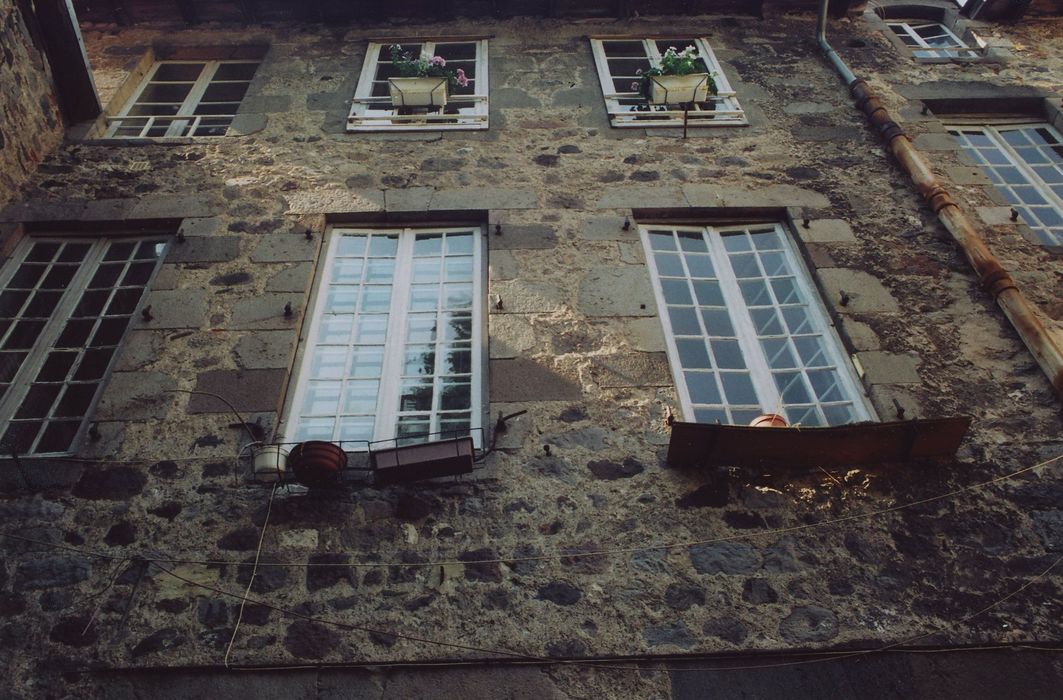 Hôtel de Cébié : Façade sur cour, vue partielle