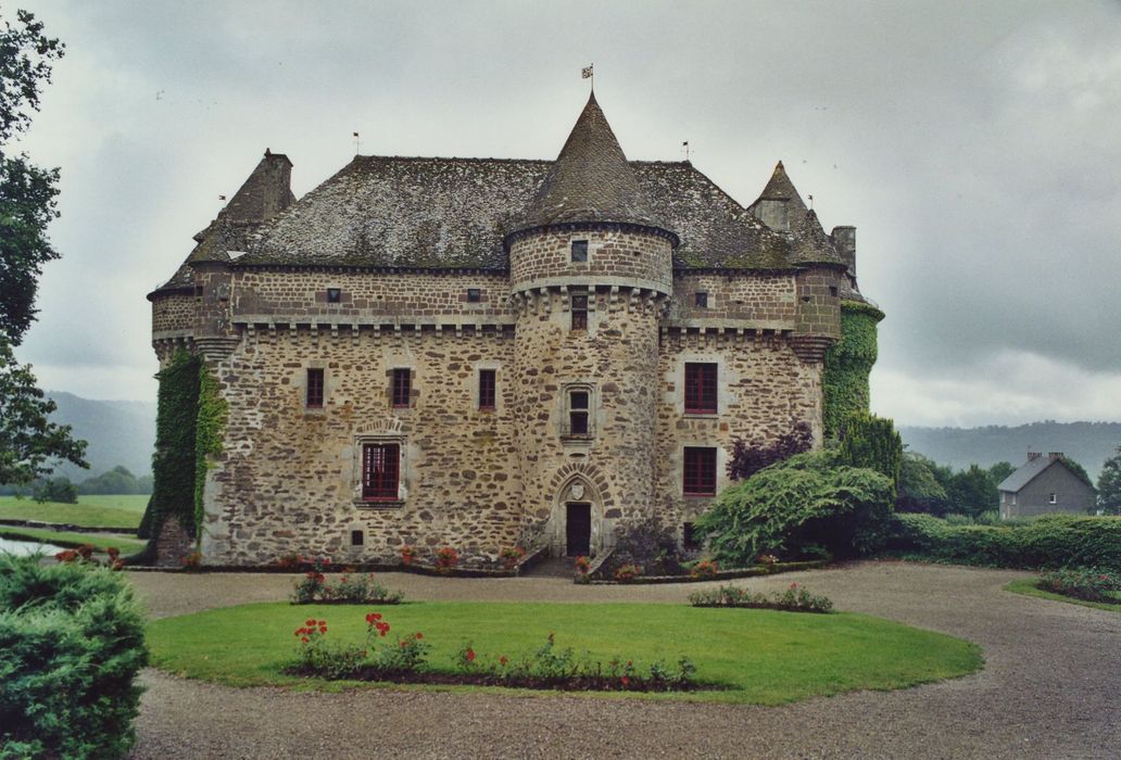 Château fort d'Auzers : Façade nord, vue générale