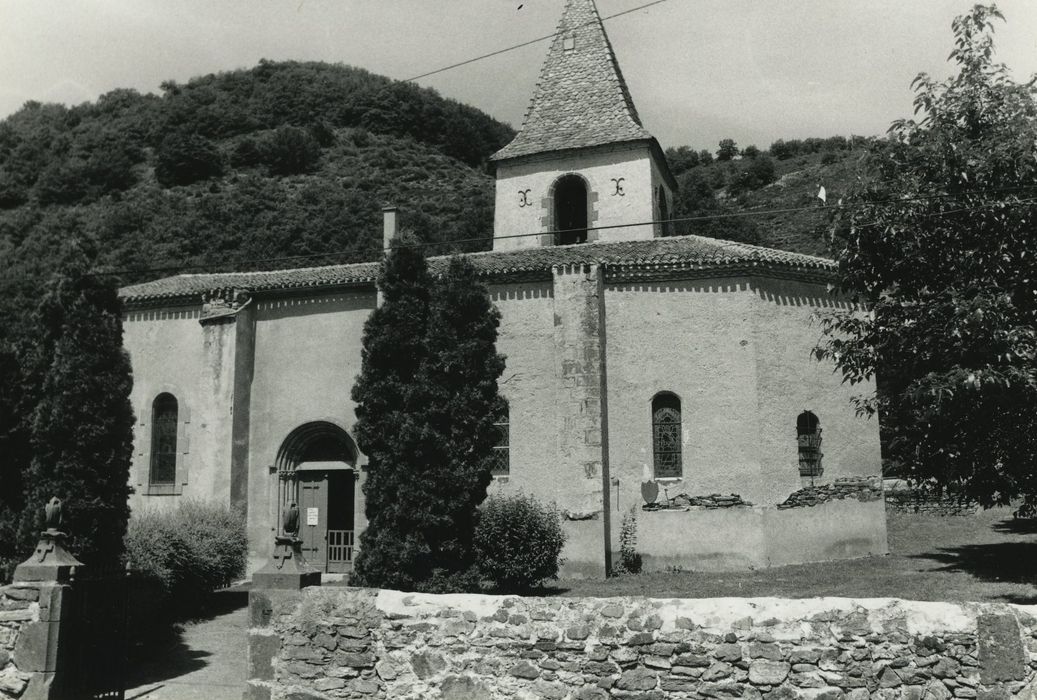 Eglise Saint-Barthélémy : Façade latérale sud, vue générale