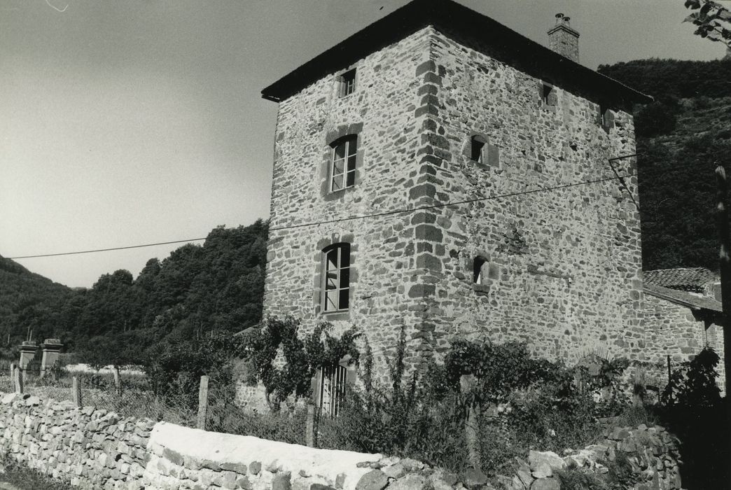 Prieuré de Bonnac : Façades sud et est, vue générale