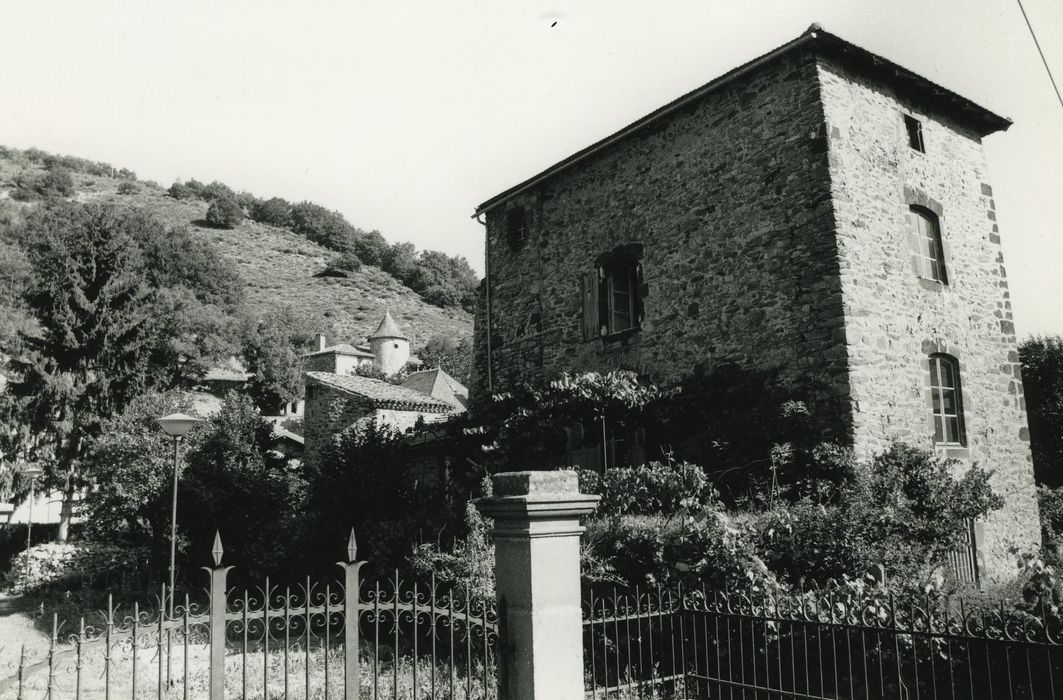 Prieuré de Bonnac : Façades sud et ouest, vue générale