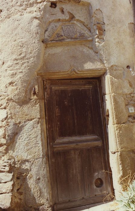 Château de Bonnac : Façade est, tourelle d'escalier, porte d'accès, vue générale