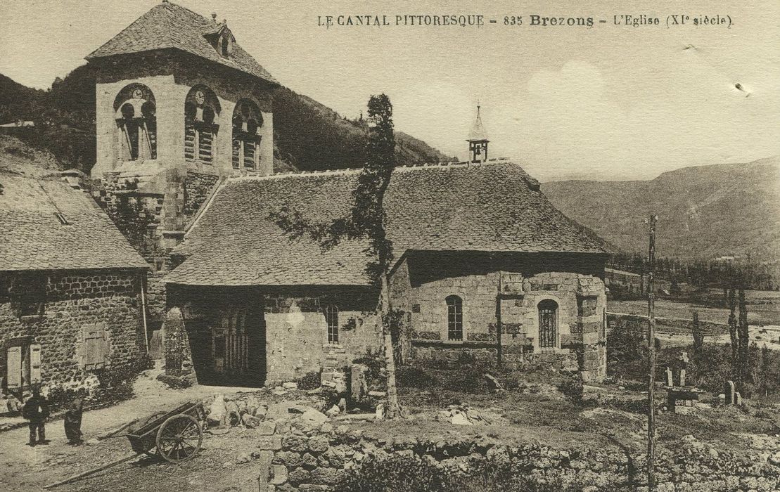 Eglise Saint-Hilaire : Façade latérale sud, vue générale