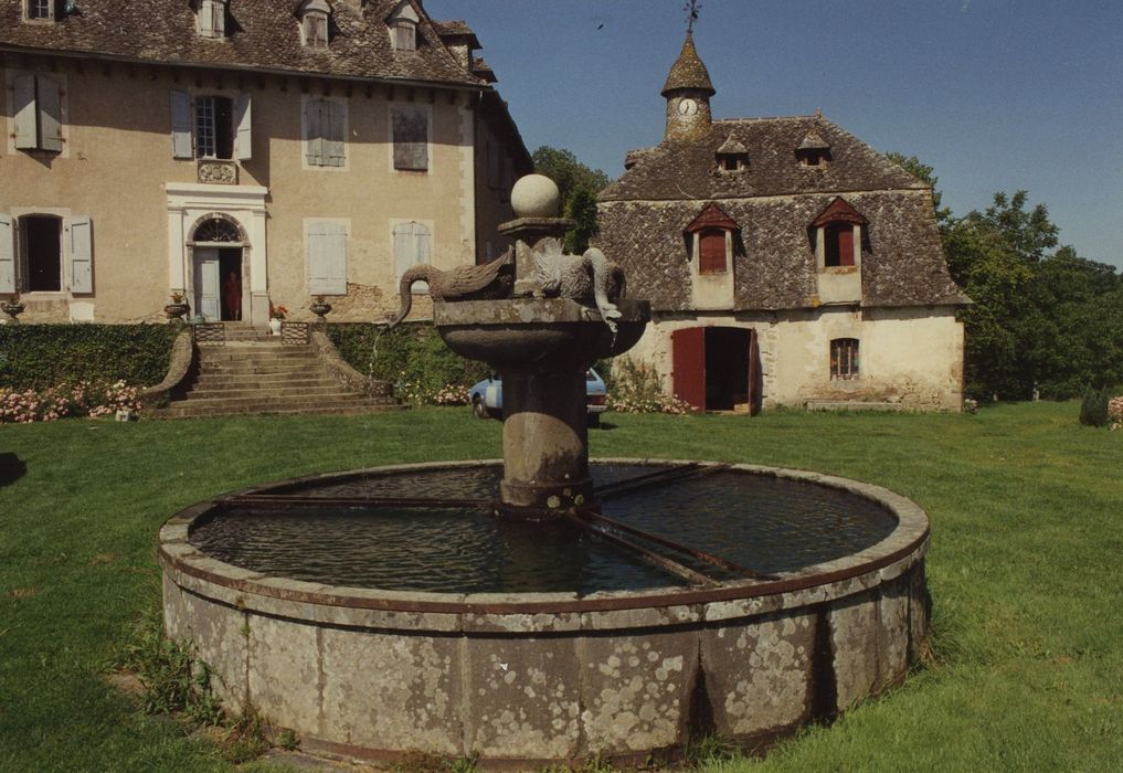 fontaine, vue générale