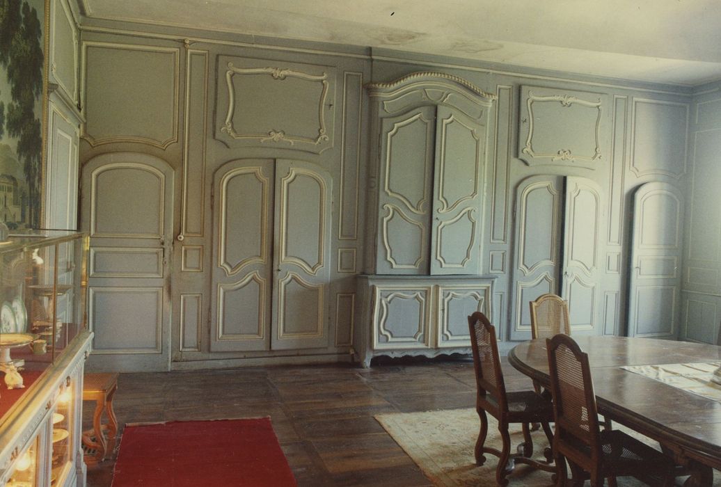 salle à manger, vue partielle des lambris de revêtement