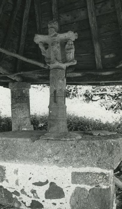 Ancien cimetière : Croix, vue générale