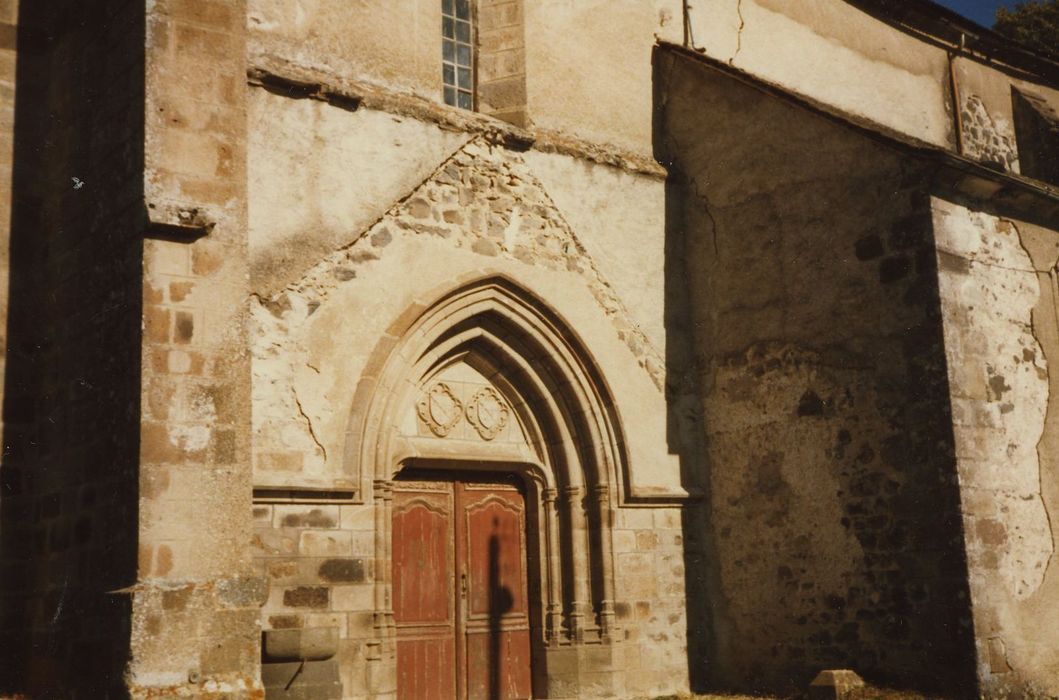 Eglise Saint-Avit : Portail sud, vue générale