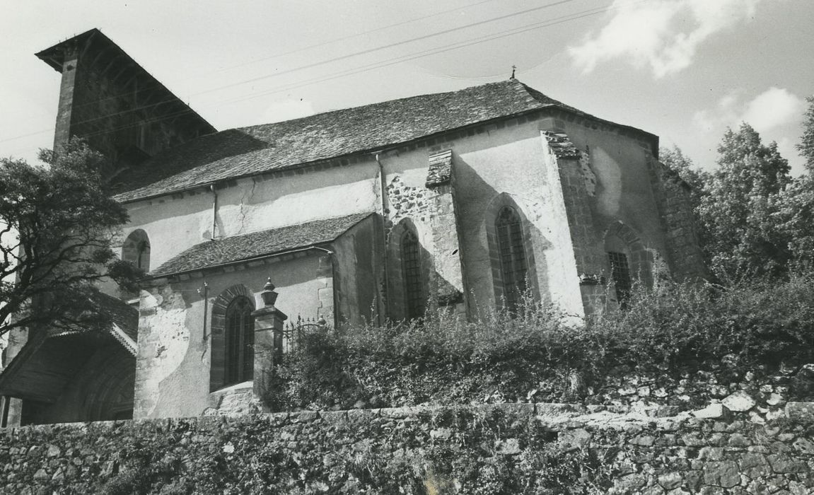 Eglise Saint-Avit : Façade latérale sud, vue générale