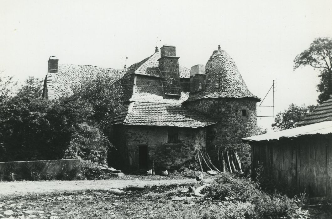 Manoir de Lachaux : Façade sud, vue générale