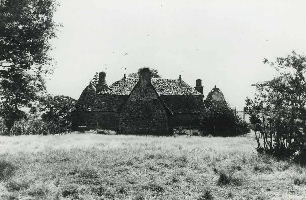 Manoir de Lachaux : Ensemble Nord-ouest, vue générale