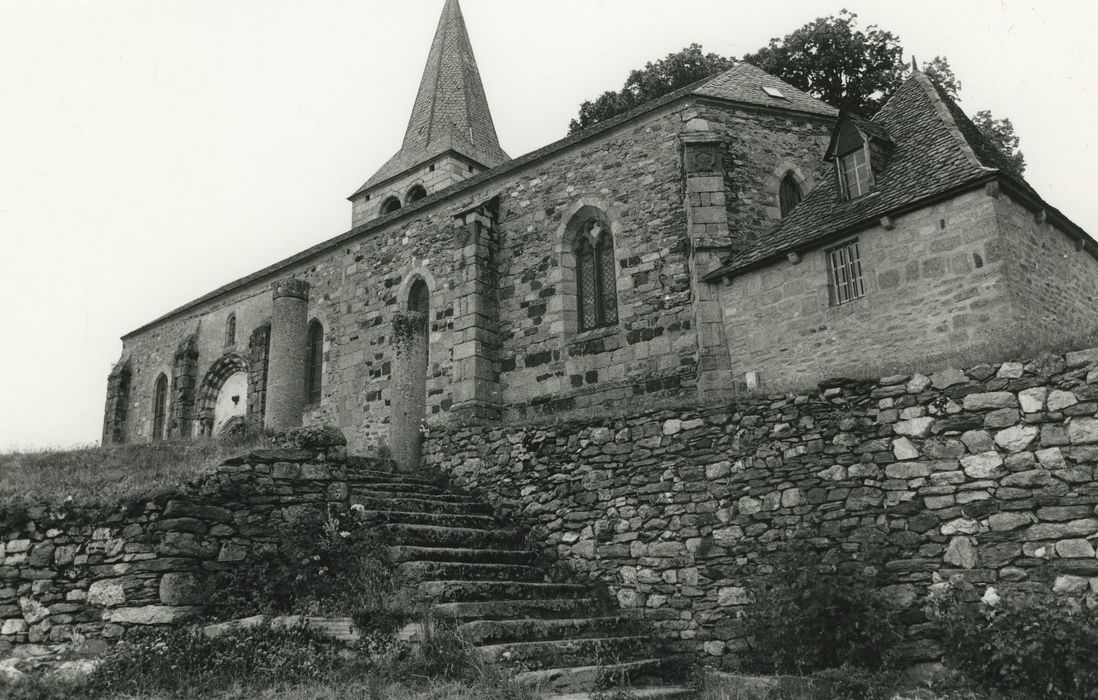 Eglise Saint-Martin : Façade latérale sud, vue générale