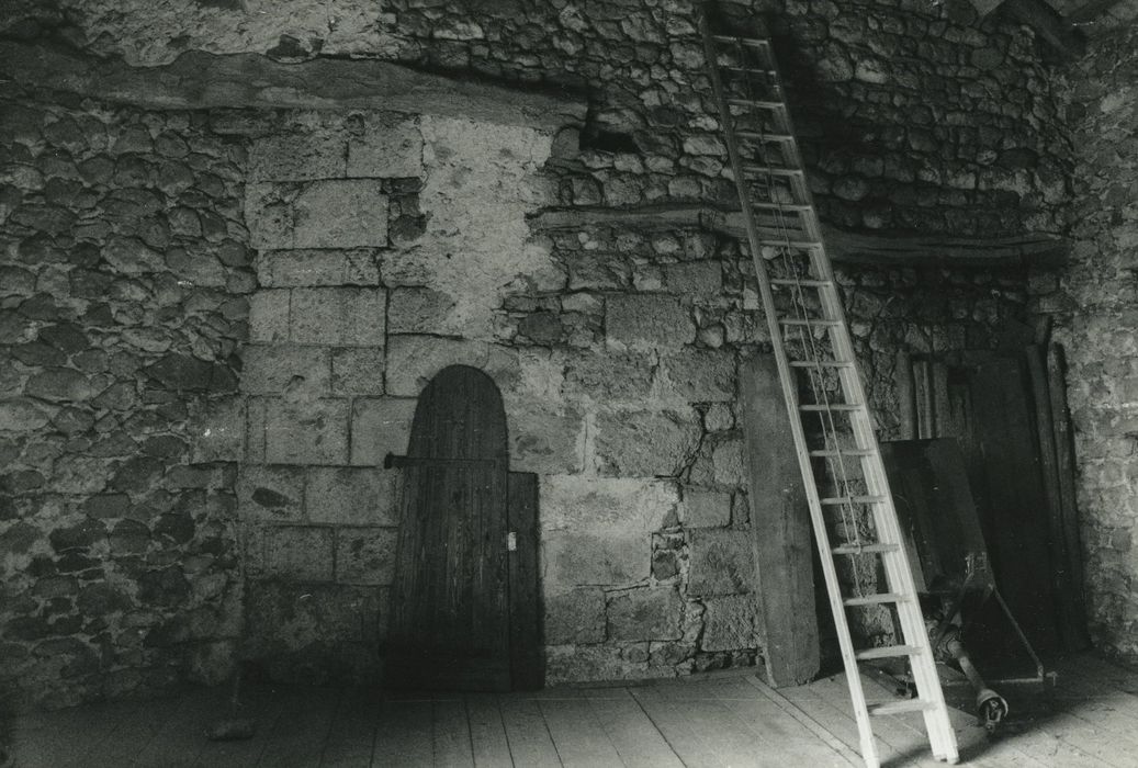 Chapelle de Loubarcet : Nef, mur nord, vue partielle