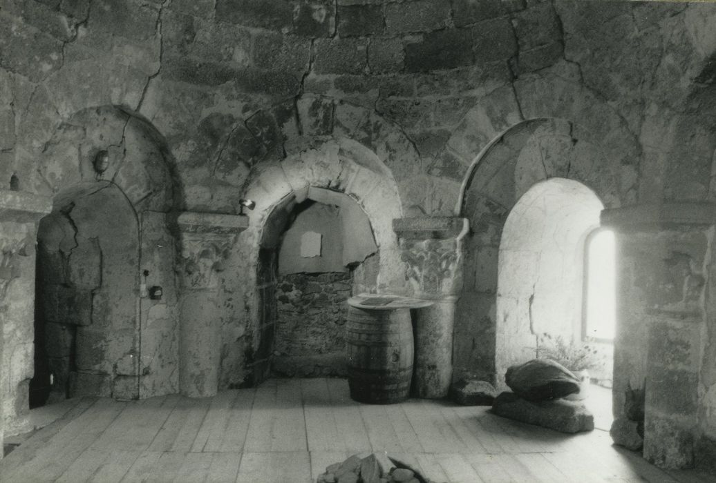 Chapelle de Loubarcet : Arcatures de l'abside, vue générale