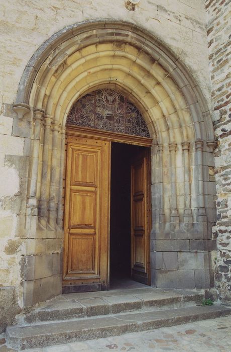 Eglise Saint-Blaise et Saint-Martin : Portail sud, vue générale