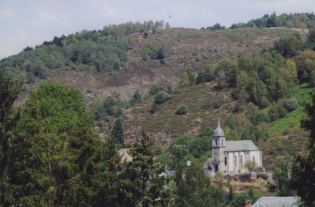 Chapelle Notre-Dame de Pitié : Vue générale de la chapelle dans son environnement depuis le Sud-Ouest