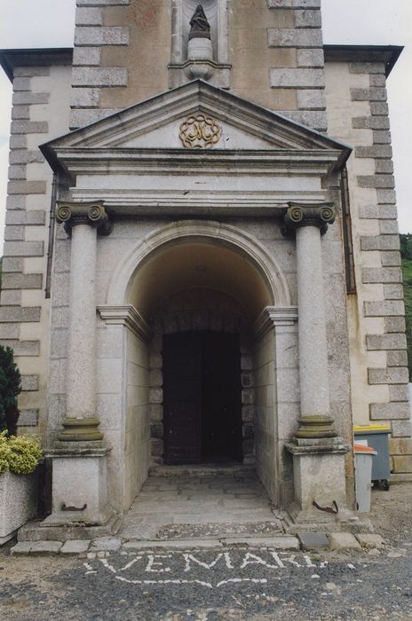 Chapelle Notre-Dame de Pitié : Porche occidental, vue générale