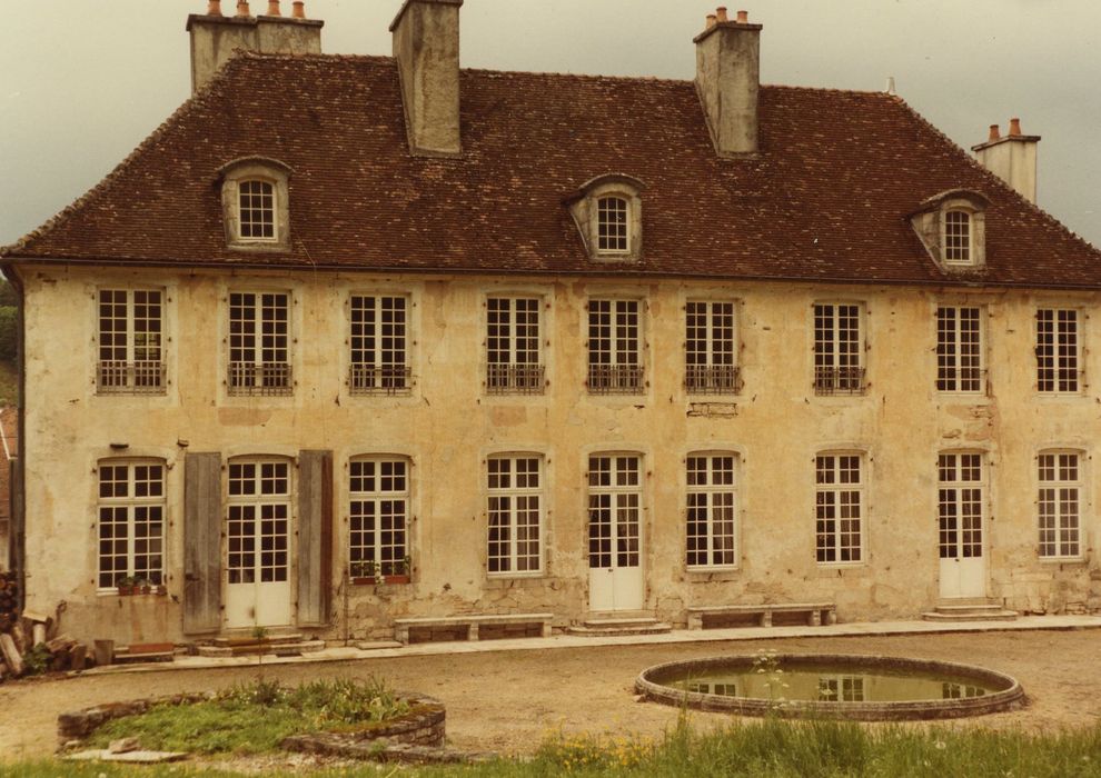 Château de Tavannes : Façade est, vue générale