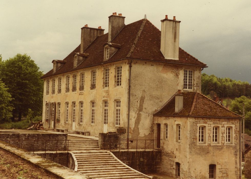 Château de Tavannes : Façades nord et est, vue générale