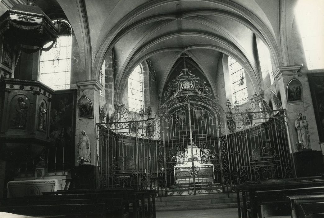 Hôpital Sainte-Reine : Chapelle, choeur, vue générale