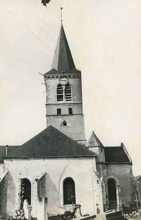 Eglise paroissiale : Façade latérale sud, vue partielle