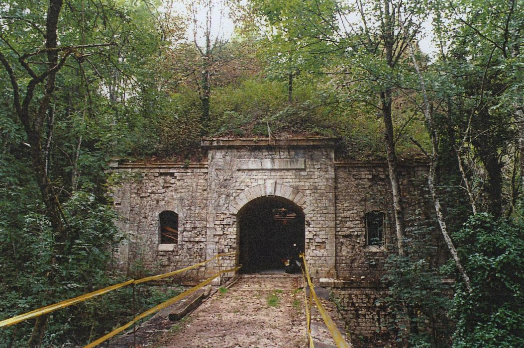 Fort d'Asnières dit fort Brûlé : Entrée principale, vue générale