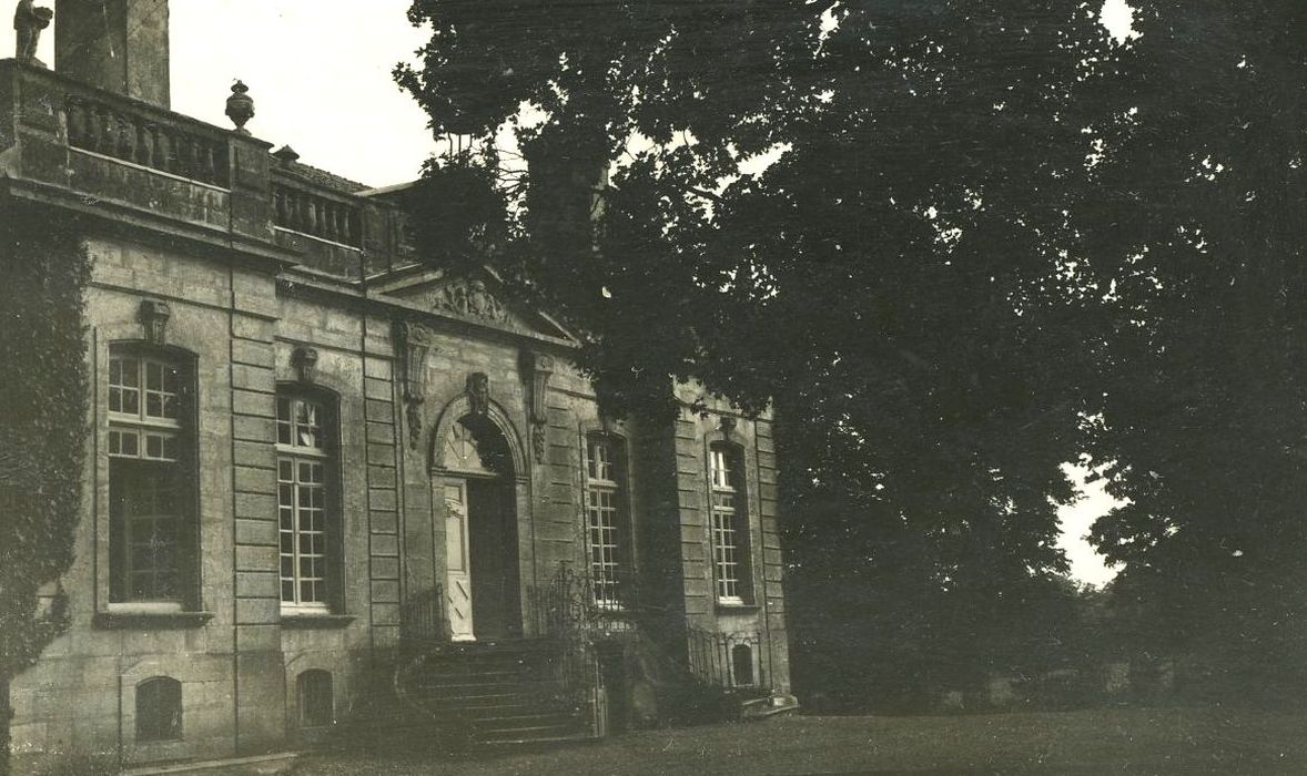 Château : Façade nord-ouest, vue générale