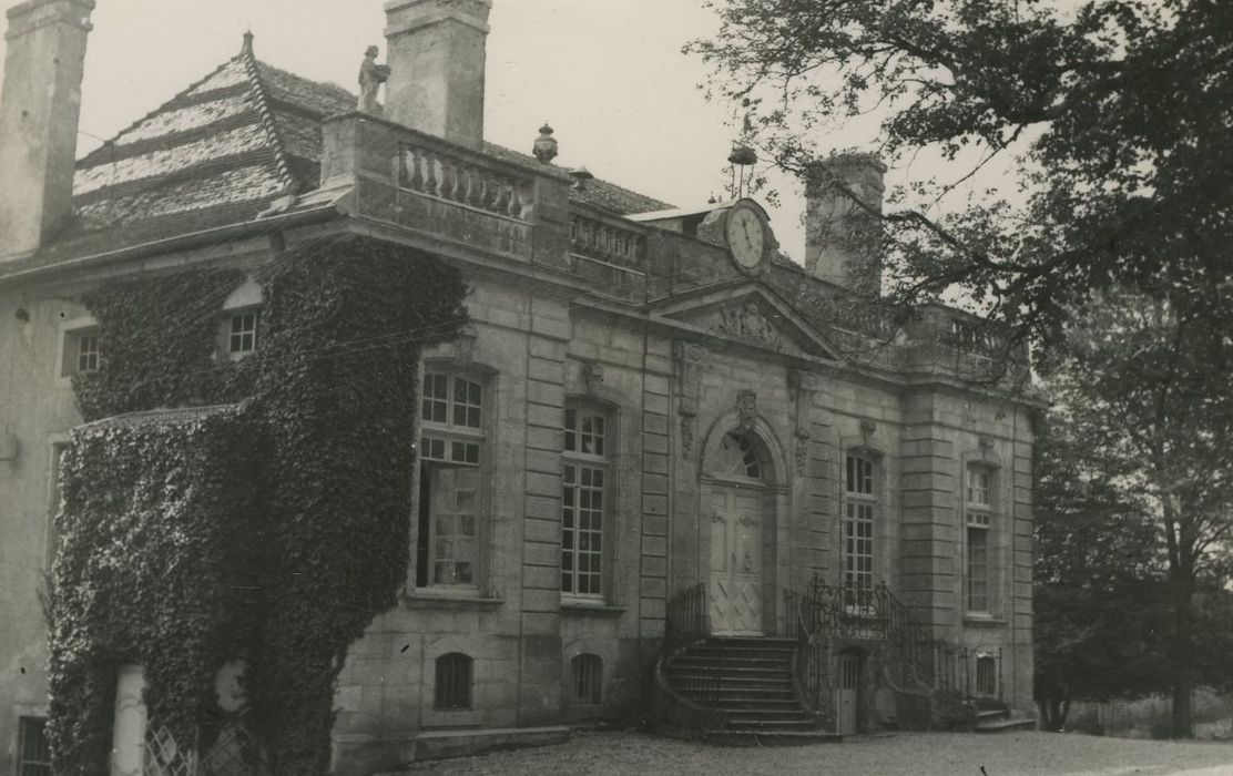 Château : Façade nord-ouest, vue générale