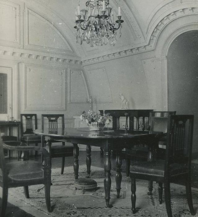 Château : Salle à manger, vue partielle