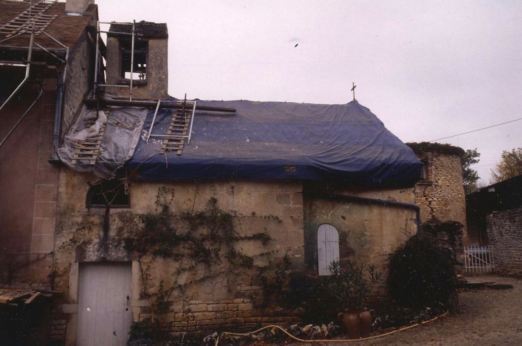 Chapelle du domaine de Bapteault : Flanc droit, vue générale