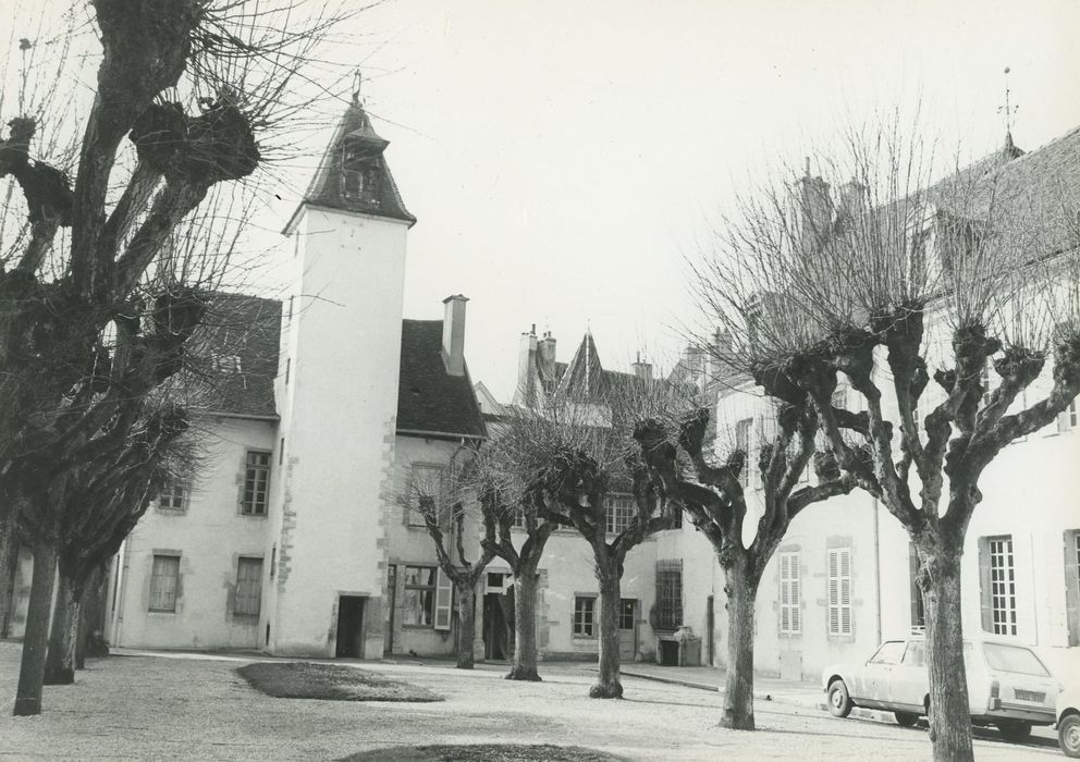 Hospice de la Charité : Cour intérieure, aile sud, ensemble nord, vue générale