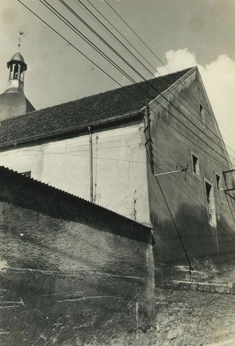 Bâtiment dit Cave du Chapitre : Vue partielle des bâtiments depuis la rue du Paradis