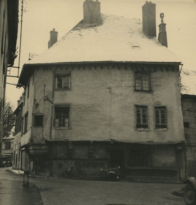 Maison : Façade sur rue, vue générale