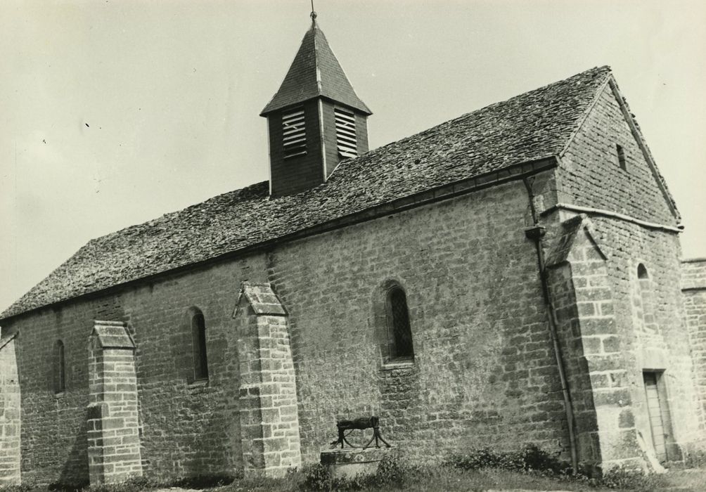 Chapelle du hameau de Layer : Façade latérale nord, vue générale