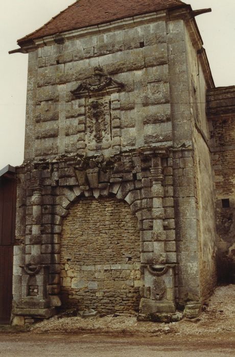 Château de Bouzot (ancien) : Pavillon d'entrée, élévation ouest, vue générale