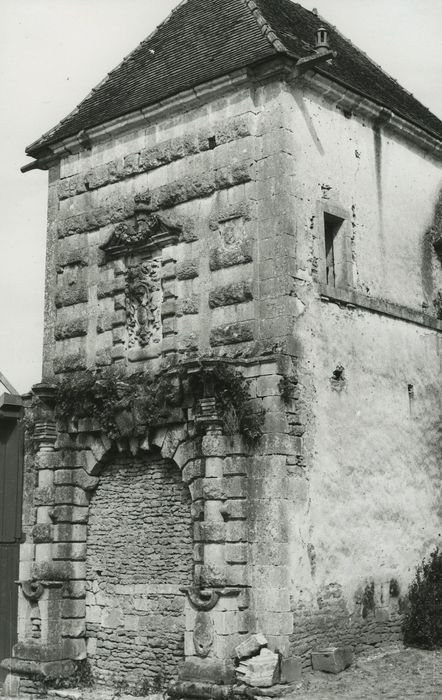 Château de Bouzot (ancien) : Pavillon d'entrée, élévation ouest, vue générale