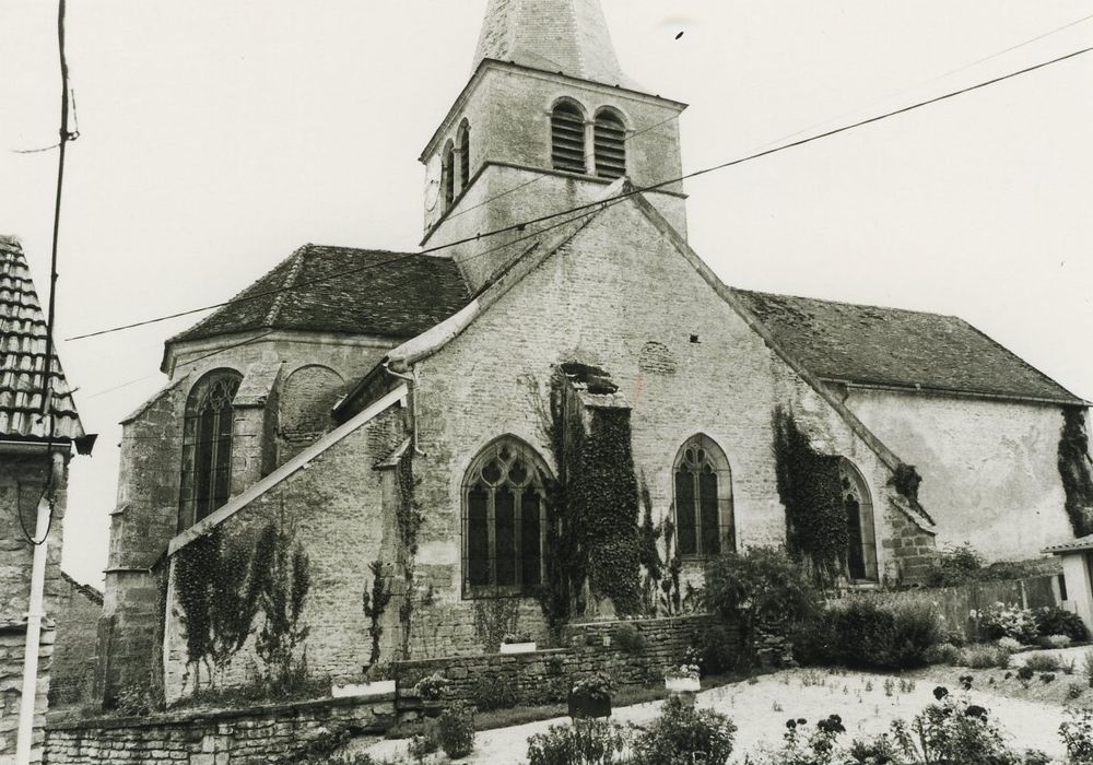 Eglise Saint-Hippolyte : Façade latérale nord, vue générale