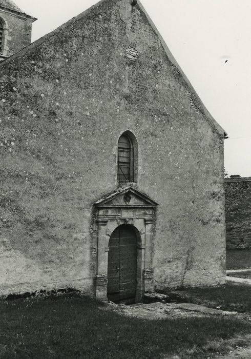 Eglise Saint-Hippolyte : Façade occidentale, vue générale